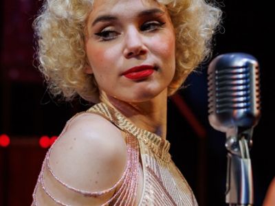 В джазе только девушки