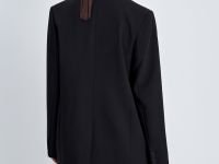 Однобортный жакет полуприлегающего силуэта