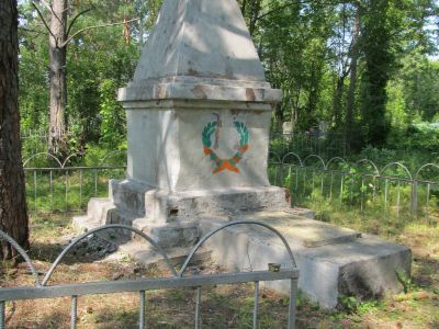 Братская могила 100 партизан, погибших в борьбе с японскими  интервентами в 1930 году