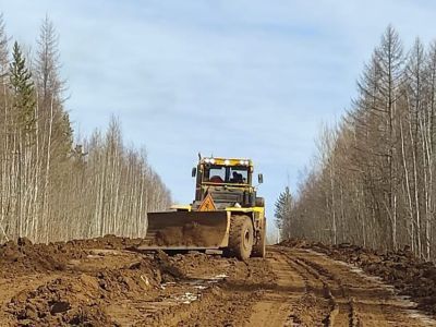 В Якутии на трех региональных дорогах ограничили движение транспорта