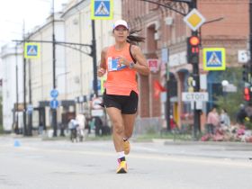 Якутянка Татьяна Артемьева впервые завоевала серебро чемпионата России по бегу 100 км