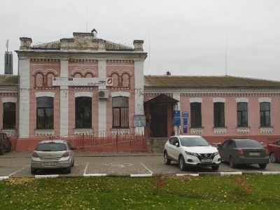 Здание бывшей больницы, в котором в феврале 1929 г. выступал на митинге с докладом о развитии мидицинского обслуживания первый народный нарком здравоохранения Семашко Николай Александрович