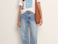 Футболка приталенного силуэта с принтом