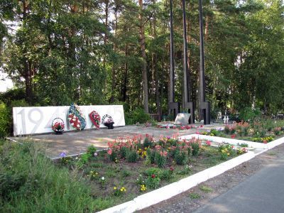 Братское захоронение советских воинов, погибших в 1941-44 гг.