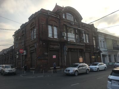 Торговая фирма «Киракозов-Оганов», нач. XX в., арх. Е.И. Дескубес, лит. Б