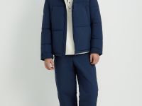 Утепленная куртка со съемным капюшоном