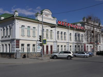 Здание, в котором 15-16 апреля 1918 г. проходил 4-й уездный съезд Советов рабочих, крестьянских депутатов. (Здание бывшей Александринской женской гимназии)