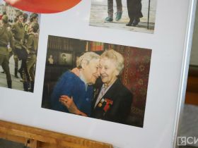 В Якутске проходит выставка «Парад в объективе ЯСИА: летопись Победы»