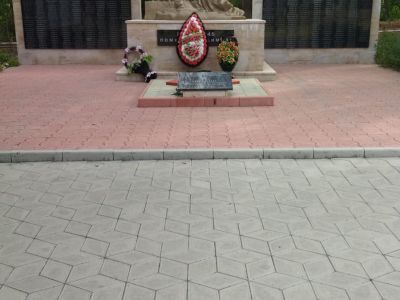 Братская могила воинов Советской Армии, погибших в 1942 - 43 гг.