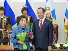 Глава Якутии вручил государственные награды