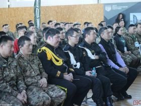 Герои России встретились с участниками фестиваля «Муус Устар»