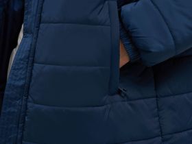 Стеганая куртка с искусственным утеплителем