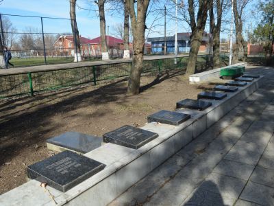 9 символических могил сыновей Е.Ф. Степановой