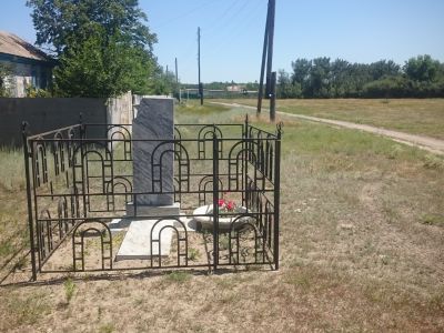 Братская могила участников гражданской войны и советских воинов, погибших в период Сталинградской битвы