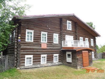 Дом, в котором родились, жили и работали в 1930-1939 гг. писатели Чисталевы - Вениамин Тимофеевич (Тима Вень) и Иона Тимофеевич (Жан Морöс), где в 1902 г. останавливался полярный исследователь Русанов В.А.