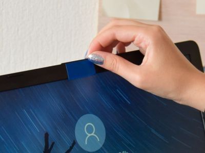 Роскачество рекомендует заклеивать микрофон и камеру ноутбука