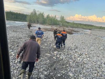 В Якутии перевернулась лодка с шестью людьми
