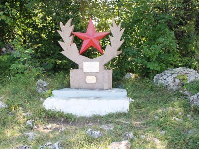 Памятный знак бойцам партизанского отряда «Смерть фашизму»