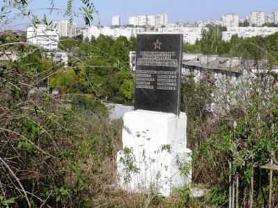 Братская могила советских воинов