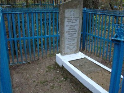 Братская могила партизан, погибших в боях с немецко-фашистскими захватчиками