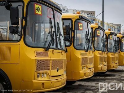 44 новых автобуса передали образовательным организациям Якутии