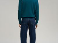 Легкий джемпер полуприлегающего кроя