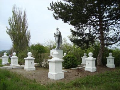 Братская могила советских воинов и партизан