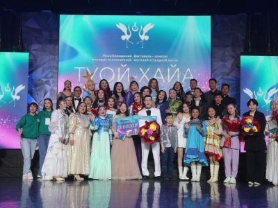 Администрация Мирнинского района вручила два сертификата участникам фестиваля «Туой-Хайа»