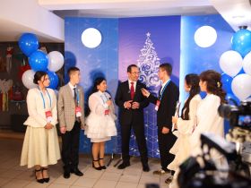 Лучших школьников чествовали на Ёлке главы Якутии