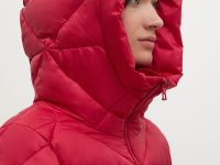 Стеганое утепленное пальто с капюшоном