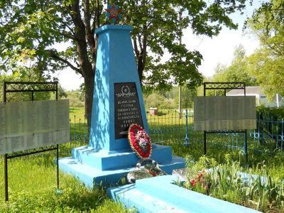 Братская могила воинов Советской Армии, погибших в 1944 г.