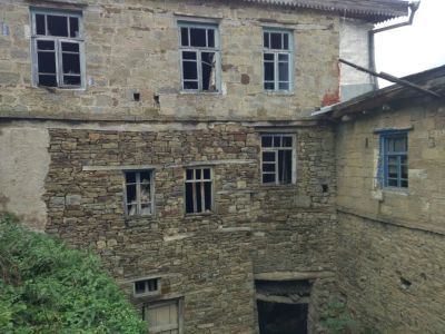 Каменный рельеф-деталь архитектурного декора