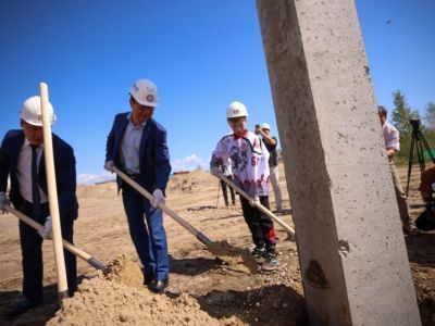 В микрорайоне Звездный установлена первая свая крытого катка с искусственным льдом