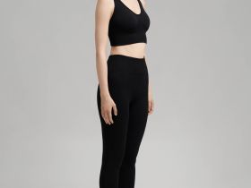 Спортивный топ из трикотажа с антибактериальной пропиткой