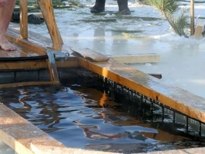 Минздрав Подмосковья призывает не купаться на Крещение недавно вакцинированным