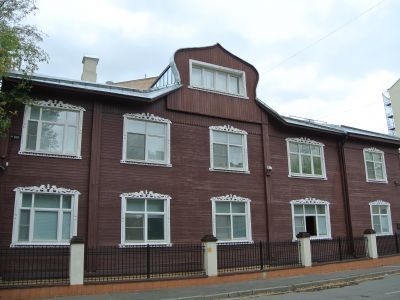 Дом, в котором с 1903 г. жил и в 1958 г. умер русский советский художник Бакшеев Василий Николаевич. В этом доме бывали многие передвижники и советские художники С.С.Герасимов, П.Д.Корин и другие