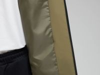 Ветровка с капюшоном