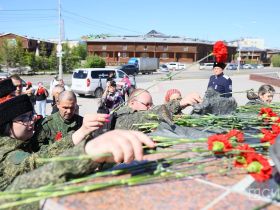 Цветы к памятнику Петру Бекетову возложили в День России