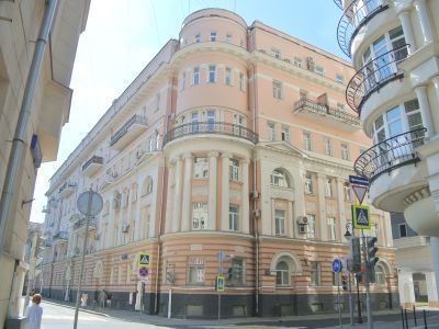 Доходный дом А.Д.Сидамон-Эристова, 1912 г., архитектор В.А.Величкин, конец 1930-х гг. Здесь жили видные советские военачальники