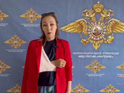 Сотрудницу полиции из Якутии, спасшую тонущую девочку, наградил министр Колокольцев