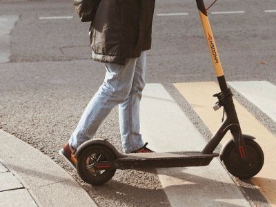 Законодательно закреплен порядок езды на электросамокатах, гироскутерах, моноколесах