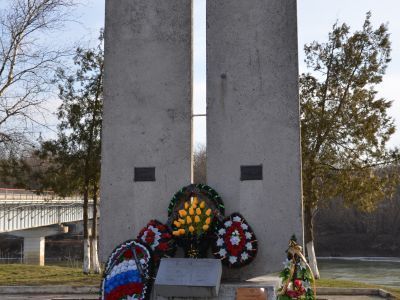 Братская могила советских воинов, погибших при обороне г. Кропоткина