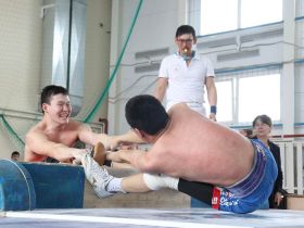 Шесть команд увезли золото турнира по мас-рестлингу в Нюрбе