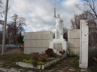 Братская могила с захоронением воинов, погибших в боях в период Великой Отечественной войны 1941—1945 гг.