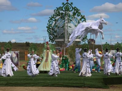 Цирковые трюки, летающие кони и драконы: чем удивило представление открытия Ысыаха Олонхо в Амге