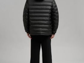 Стеганая куртка с искусственным утеплителем и водоотталкивающей пропиткой