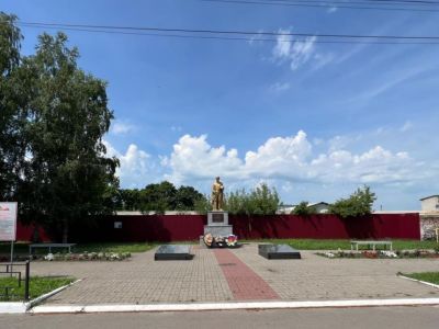 Братская могила воинов Советской Армии, погибших в период Великой Отечественной войны