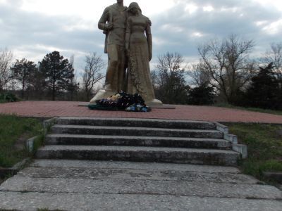 Братская могила воинов, погибших в годы гражданской и Великой Отечественной войн