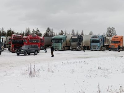 В Якутии на трассе «Лена» приступили к постепенному пропуску скопившегося транспорта