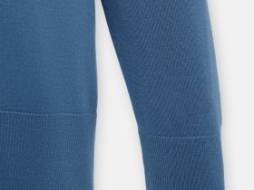 Джемпер с воротником-стойкой и спущенным плечом